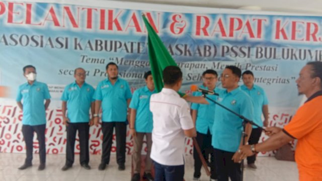 Dilantik Jadi Ketua PSSI Bulukumba, Amry: Profesional dan Prestasi Harus Diraih