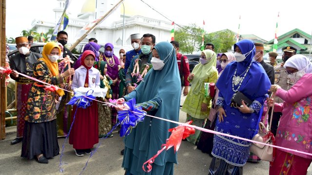 Naoemi Octarina Resmikan Taman Baca La Tinringeng To Taba di Wajo