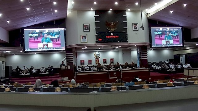Pertama kalinya usia dilantik sebagai Gubernur Sulsel oleh Presiden Joko Widodo Pada 10 maret 2022, Andi Sudirman Sulaiman menghadiri Rapat Paripurna penyampaian Nota Pengantar LKPJ tahun anggaran 2021&nbsp;