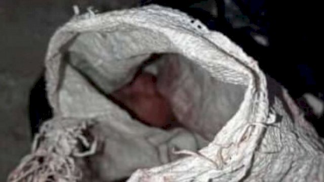 Penemuan bayi dalam karung di Bulukumba, Foto: istimewa.