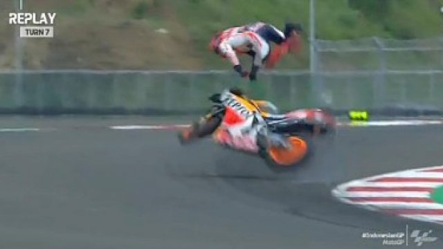 Detik-detik Marc Marquez terpental di turn 7 Sirkuit Mandalika. 