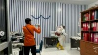 Kantor Dishub Makassar Disemprot Disinfektan, Imam Hud: Kami Juga Cek Suhu Tubuh Seluruh Staf dan Tamu