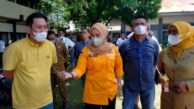 Ketua Dewan Perwakilan Rakyat Daerah (DPRD) Sulsel yang juga ketua Ikatan Alumni Smansa Andi Ina Kartika Sari memantau pembangunan gedung SMA 1 Makassar.&nbsp;