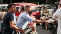 Dirut PDAM Makassar Ikut Membagikan Takjil ke Pengguna Jalan&nbsp;