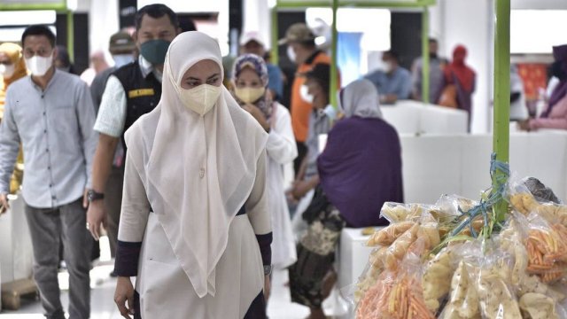 Bupati Lutra Dorong Digitalisasi Penarikan Retribusi