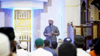 Momen Gubernur Sulsel Tarawih Berjamaah di Masjid Kubah 99 Asmaul Husna