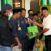 Usai Dilantik, Baznas Bulukumba Berbagi dengan Petugas Kebersihan dan Tim Pengendali Banjir