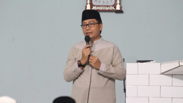 Suaib Mansyur Salat Tarawih Bersama Warga Tanalili
