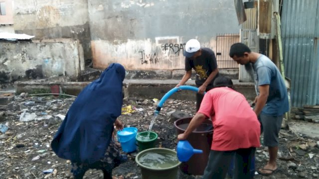 PDAM Salurkan Air Bersih Ke Warga Korban Kebakaran