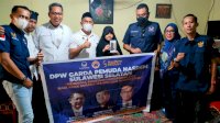 Jumat Berkah, Garda Pemuda Nasdem Sulsel Bagi-bagi Handphone Bagi Siswa Berprestasi