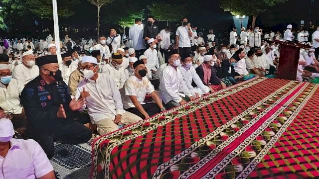 Pemkot Makassar gelar gerakan Makassar solat subuh.