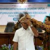 Andi Utta Dipasangkan Mahkota Papua&nbsp;
