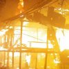 Sebuah Rumah Panggung di Sinjai Rata dengan Tanah Dilalap Si Jago Merah