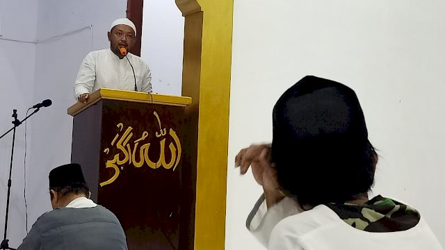 Kadis Sosial Ari Setiawan Isi Ceramah Tarawih Malam ke-12 di Masjid Awwalul Istiqbal*