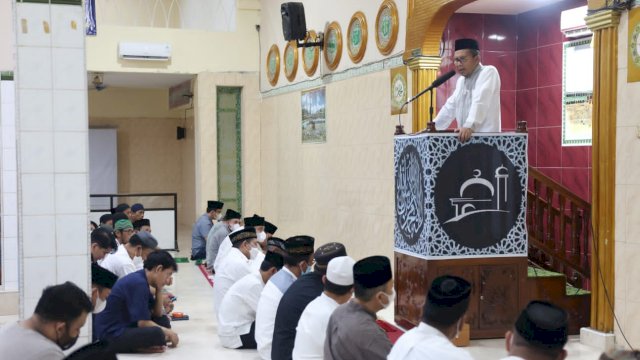 Shalat Subuh Berjamaah, Walkot Gelorakan Semangat &lsquo;Jagai Anakta&rsquo;