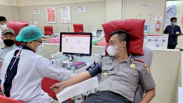Salut! Serdik Sespimmen 62, Kompol Hidayatullah Donor Darah saat Puasa