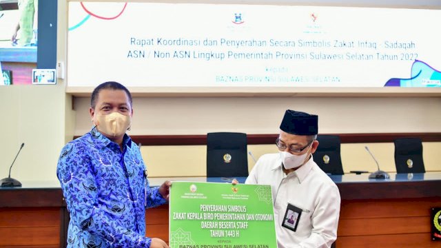 Gubernur Bersama ASN dan Non ASN Sulsel Salurkan Zakat Melalui BAZNAS