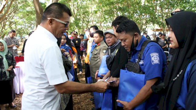 Andi Utta Beri Bonus untuk Tim Pengendali Banjir