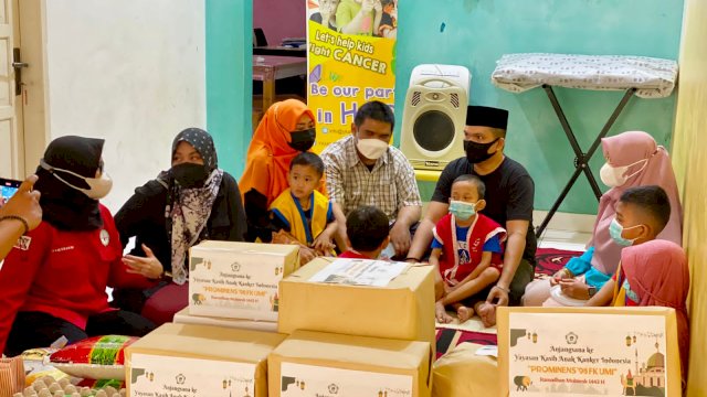 Prominens 98 FK UMI Berbagi Penderita Anak Kanker YKAKI&nbsp;