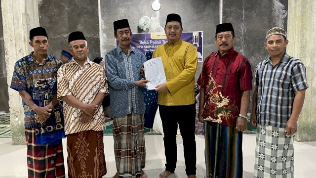 Usai Kunjungi Korban Kebakaran, MHG Berikan Kultum Jelang Buka Puasa dan Sumbang ke Masjid Al Munawwarah