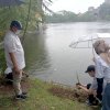 Di Tepi Danau, di Tengah Hujan, Vetiver Ditanam