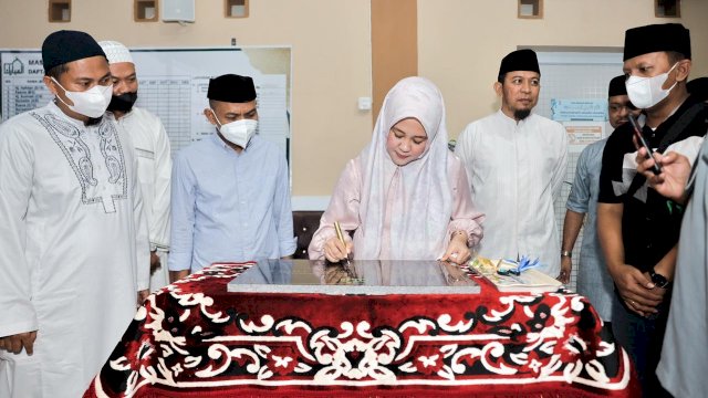 Terobos Macet Naik Motor, Wawali Fatma Resmikan Masjid di Tamalanrea