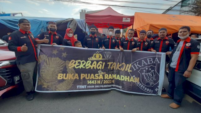 Gelar Amaliah Ramadhan, TTNT ASADE Polrestabes Makassar Berbagi Bersama Anak Yatim&nbsp;