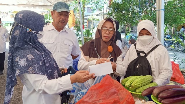 ASN dan Warga Masamba &lsquo;&rsquo;Serbu&rsquo;&rsquo; Kantor Bupati, Ada Apa?