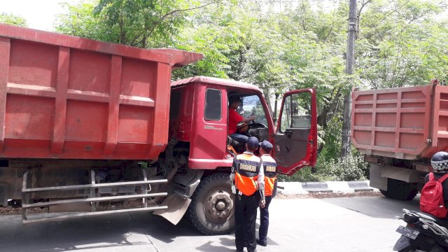 Truk bermuatan 8 ton dijaring dalam razia Dishub.