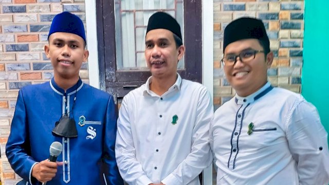 Rudianto Lallo (tengah).