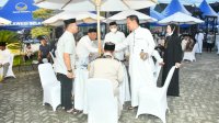 Bersama Istri RMS Bagi Paket Lebaran Kepada Ratusan Warga Sidrap&nbsp;
