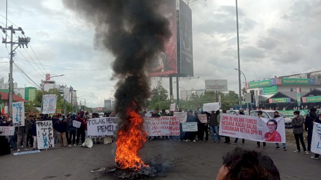 Demo Aliansi Rakyat Miskin Kota di Kota Makassar, Kamis (7/4). 