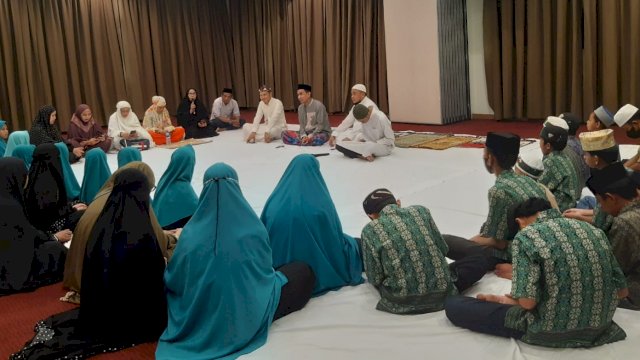 Rudianto Lallo saat bertatap muka dengan anak panti asuhan.