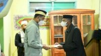 Seto Serahkan Bantuan Pembangunan Masjid di Sinjai Barat
