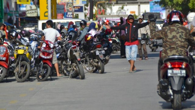 Jelang Lebaran Biaya Parkir Motor di Depan MP Rp5.000