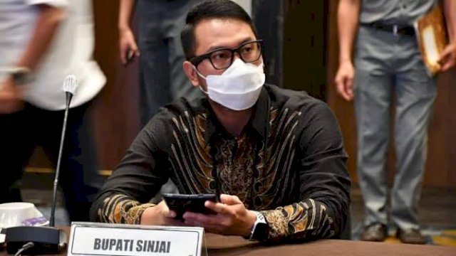 Bupati Sinjai.