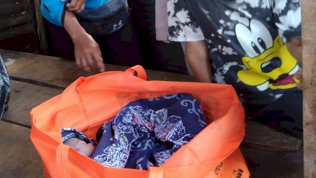 Bayi yang ditemukan di TMP Panaikang. Sabtu (7/5).