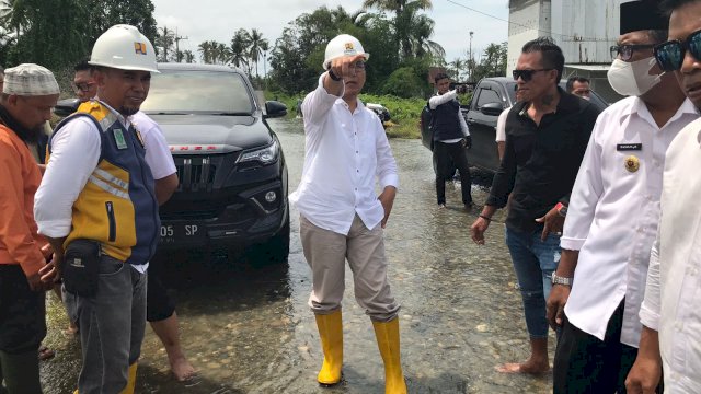 Wabup Lutra Tinjau Titik Banjir di Malangke