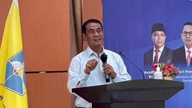 Andi Amran Sulaiman.
