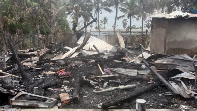 Ini lah bekas rumah warga di Takalar yang rata dengan tanah.