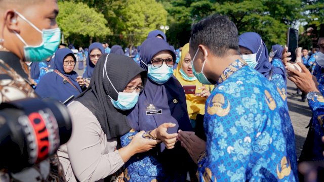 Mengabdi 14 Tahun, Perjuangan Disabilitas Netra Terima SK PPPK dari Andi Sudirman