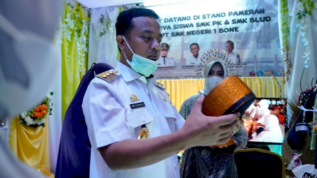 Beragam Produk Karya Pelajar SMK se-Sulsel, Gubernur Keliling Pantau Stand Pameran Media Pembelajaran SMK
