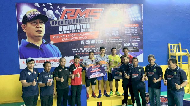 Syaharuddin Alrif Tutup Resmi Kejuaraan RMS Open Turnamen Badminton di Wajo