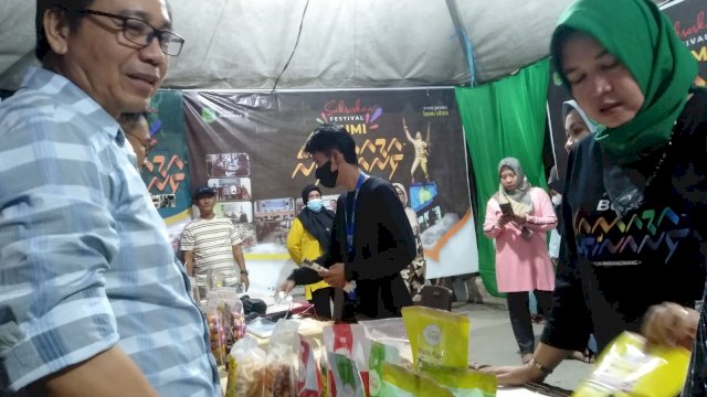 Wakil Bupati Lutra Saksikan Kemeriahan Festival Bumi Lamaranginang