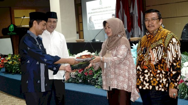 Pimpin Sertijab, Prof Hamdan Beberkan Keunggulan Yuspiani Naro Saat Jabat Biro AAKK UIN Alauddin