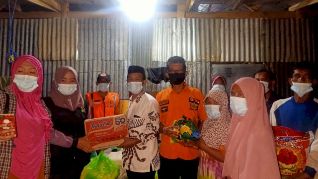 Banjir di Takalar, Gubernur Andi Sudirman Turunkan Bantuan Ke Desa Ko&rsquo;mara