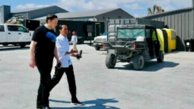Jokowi bersama Elon Musk.