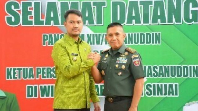 Bupati Sinjai bersama Pangdam Andi Mugammad.