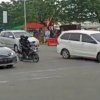 Petugas Dishub Makassar Giat Penertiban Kendaraan di Depan Rujab Wali Kota