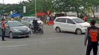 Petugas Dishub Makassar Giat Penertiban Kendaraan di Depan Rujab Wali Kota